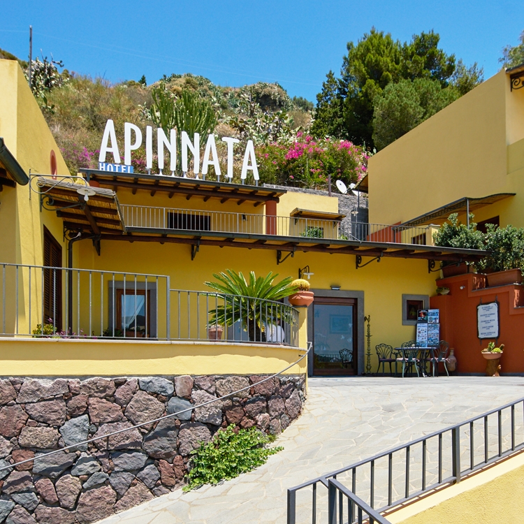 Hotel A Pinnata — 4-star hotel overlooking the Pignataro Bay. View of Vulcano and the Castle. (3)